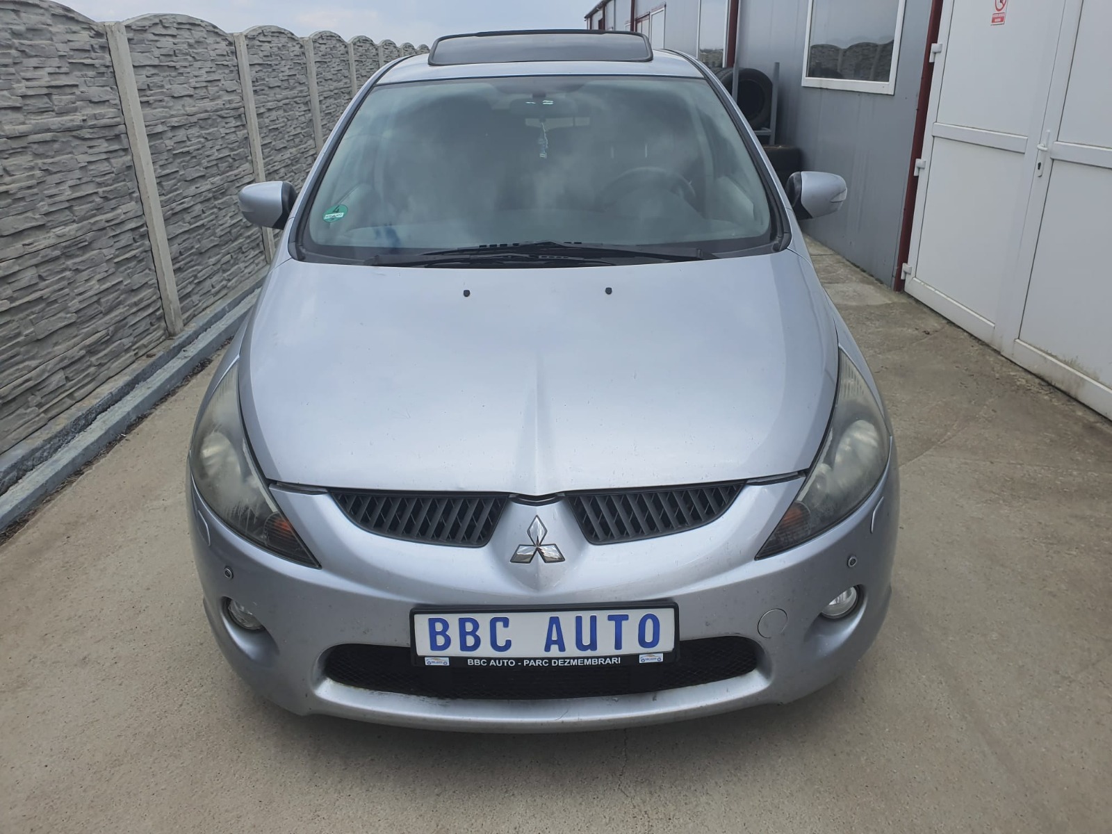 Dezmembrez Mitsubishi Grandis